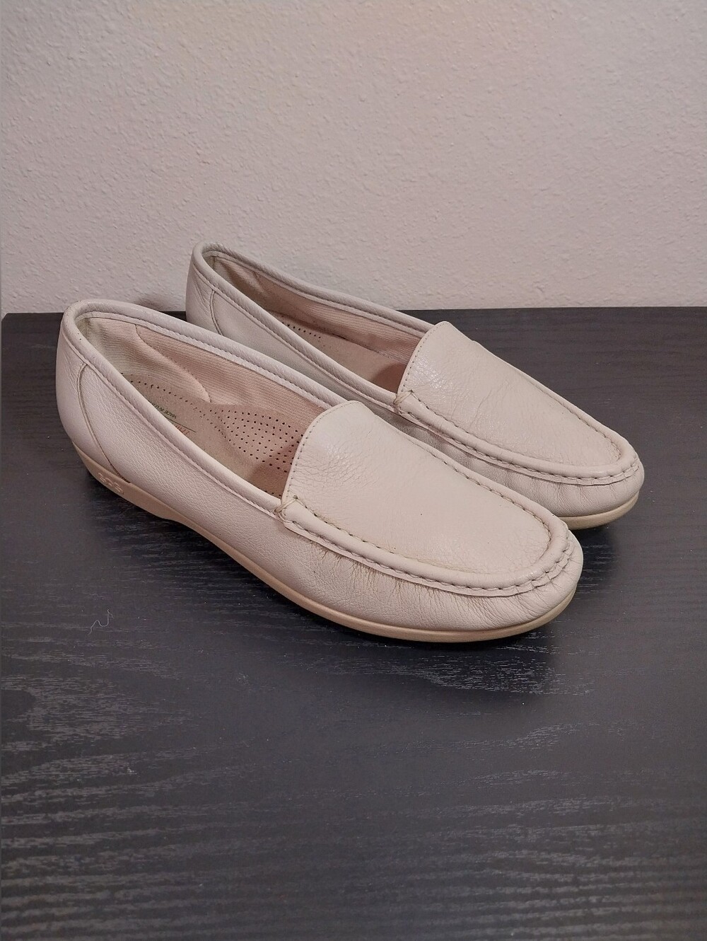 SAS Tripad Comfort Women's Leather Slip-On Loafers in Light Beige Size 9N